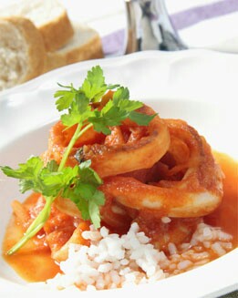 AROS DE CALAMAR CON TOMATE