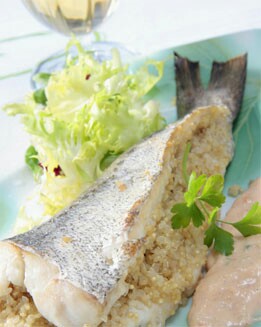 MERLUZA CON GAMBAS Y QUINOA