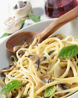 PASTA CON SETAS Y CEBOLLA