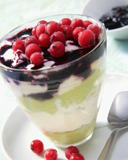 POSTRE BICOLOR DE AGUACATE Y NATA