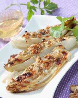 ENDIBIAS CON BECHAMEL DE ROQUEFORT GRATINADAS