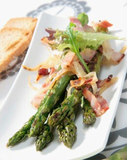 ESPÁRRAGOS PLANCHA EN ENSALADA