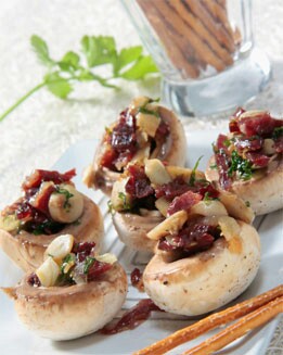 CHAMPIÑONES AL AJILLO RELLENOS DE JAMÓN SERRANO