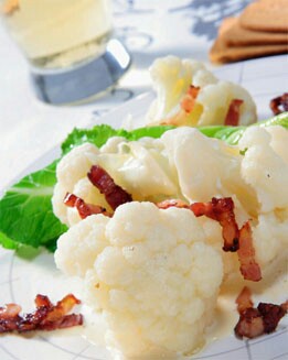 COLIFLOR AL VAPOR CON CARBONARA