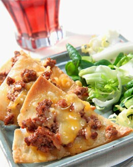 ENSALADA DE CARNE PICADA CON  NACHOS FRITOS