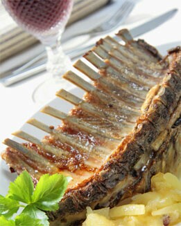 COSTILLAR DE CORDERO CON CHUTNEY DE MANZANA