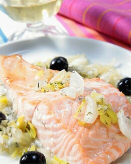 SALMÓN AL HORNO CON VERDURAS ESTOFADAS