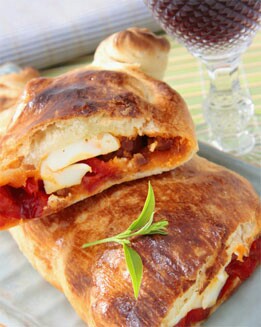 EMPANADA DE HUEVO DURO, CHORIZO Y PIMIENTO