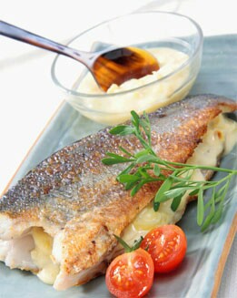 LUBINA A LA PLANCHA CON SALSA DE MANZANA Y PUERRO