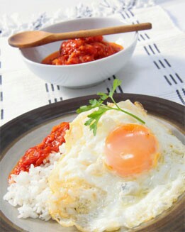 ARROZ CON TOMATE Y HUEVOS