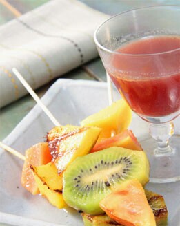 BROCHETAS DE FRUTAS TROPICALES