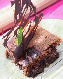 TARTA  CON MOUSSE DE CHOCOLATE Y BIZCOCHO