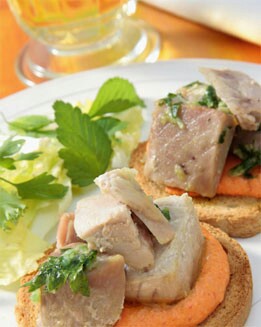 TOSTA DE ATÚN Y PIMIENTOS ASADOS