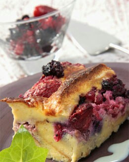 PUDIN DE LECHE CONDENSADA Y FRUTAS ROJAS