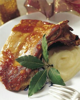 COCHINILLO ASADO CON PURÉ AROMÁTICO DE PATATAS