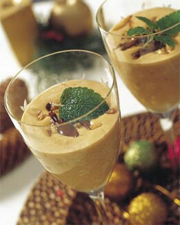 CREMA DE TURRÓN, PIÑONES CARAMELIZADOS Y CHOCOLATE