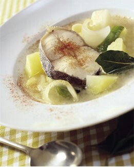 CAZUELA DE PESCADILLA Y VERDURAS