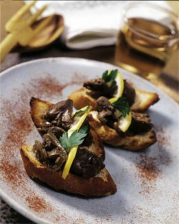 TOSTA DE HIGADITOS ENCEBOLLADOS
