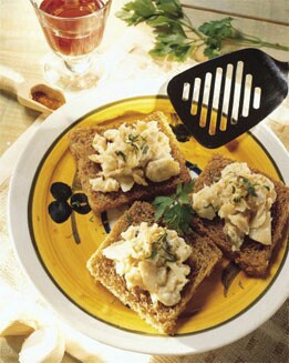 BRANDADA DE BACALAO EN TOSTAS