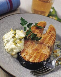 SALMÓN CON SALSA TÁRTARA