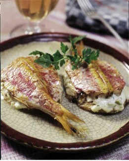 SALMONETES CON CREMA DE ACEITUNAS