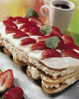 PASTEL DE FRESAS Y CREMA DE ALMENDRAS