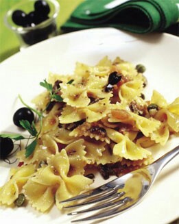 LAZOS DE PASTA CON SALSA PICANTE