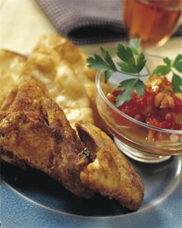 ALITAS FRITAS CON TORTITAS DE MAÍZ Y SALSA PICANTE
