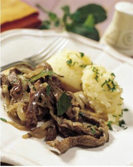 TERNERA CON SALSA DE CEBOLLA Y PIMIENTA NEGRA