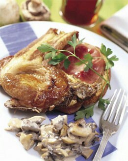 CHULETAS EN TOSTA CON CHAMPIÑONES