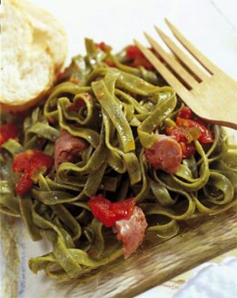TAGLIATELLE CON SALCHICHAS ROJAS