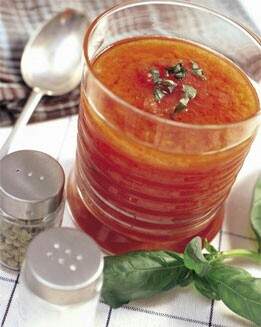 SOPA FRÍA DE TOMATE Y ALBAHACA