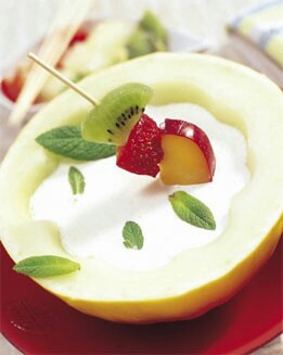 MELÓN RELLENO DE QUESO CON FRUTAS
