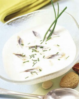 AJO BLANCO CON BOQUERONES MARINADOS