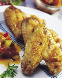 ALITAS DE POLLO CON PISTO