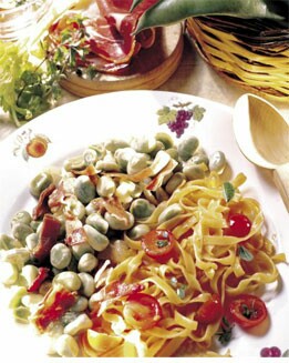 HABITAS CON PASTA Y JAMÓN
