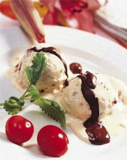 HELADO DE CEREZAS CON CHOCOLATE