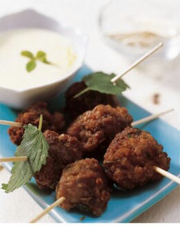 PINCHITOS DE CARNE PICADA CON SALSA DE AZAFRÁN