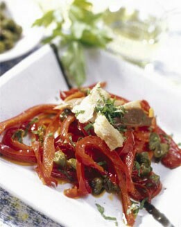ENSALADA DE PIMIENTOS, ALCAPARRAS Y CABALLA