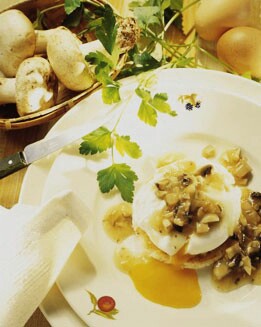 HUEVOS POCHE CON CHAMPIÑONES