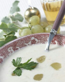 SOPA DE UVAS