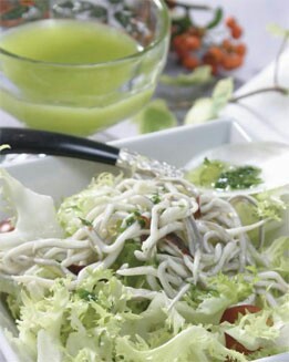 ESCAROLA CON VINAGRETA DE GULAS