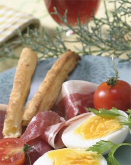 HUEVOS MOLLET CON BASTONCITOS DE QUESO