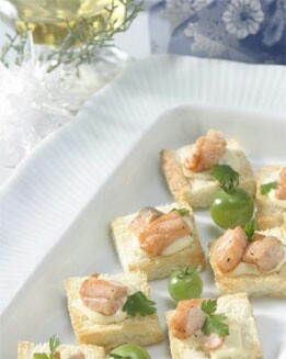 CANAPÉS DE SALMÓN CON SALSA DE MOSTAZA