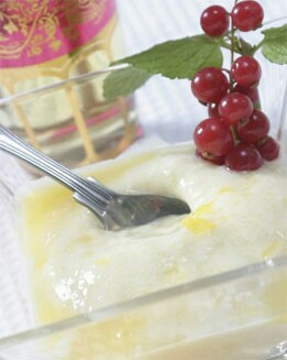 TIMBAL DE YOGUR CON SALSA DE NARANJA