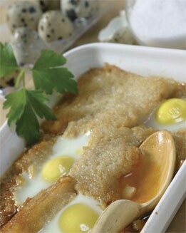 HUEVOS DE CODORNIZ EN SOPAS DE AJO