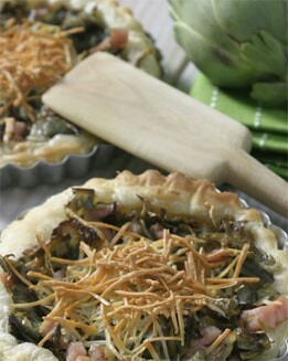 TARTITAS DE ALCACHOFAS Y LACÓN