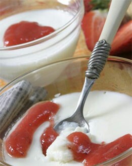 MERMELADA DE FRESAS Y PIÑA CON CUAJADA