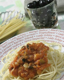 ESPAGUETI CON TOMATE Y ATÚN