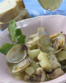 PATATAS CON RAPE Y ALMEJAS